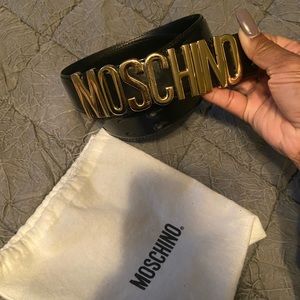 100% Authentic Moschino Black Leather Belt Size.46